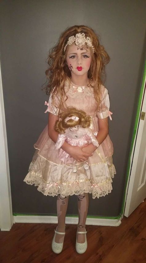 China Doll Costume Halloween, Creepy China Doll Costume, Porceline Doll Costume, Porcelain Dolls Costume, Broken Doll Makeup Kids, Doll Clown Costume, Doll Costume Aesthetic, Porcelain Doll Halloween Costume, Creepy Doll Costume Women