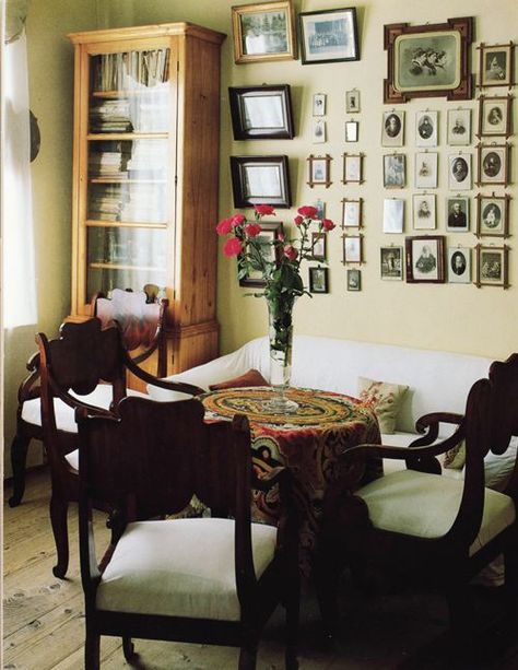 Plush Palate: Tolstoy's Russian Country House Russian Houses, Russian Interiors, Country Dining Rooms, Artist House, Photography Wall, Modern Dining Room, Architectural Digest, Vintage Photography, 인테리어 디자인