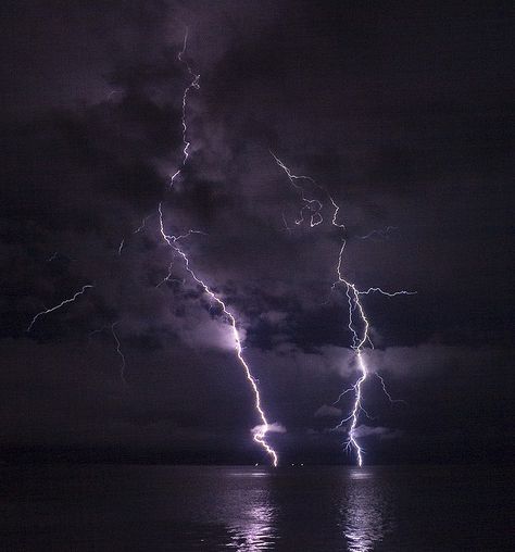 Lightning on the Columbia River by phatman (Ian Boggs), via Flickr This photo was taken on August 16, 2007 in Astoria, Oregon, US Lightning Safety, Pictures Of Lightning, Lightning Photography, Long Exposure Photos, Dark Nature, Night Sky Photography, Rain Storm, No Bad Days, Thunder And Lightning