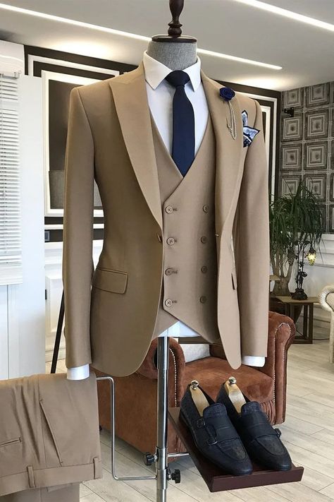 Simple Brown Wedding Suits Outfits Peaked Lapel With Three Piece Cheap Suits Outfits, Men's Business Suits, Suits Men Business, Mens Business, Look Formal, Khaki Jacket, Stylish Suit, Brown Wedding, Prom Suits