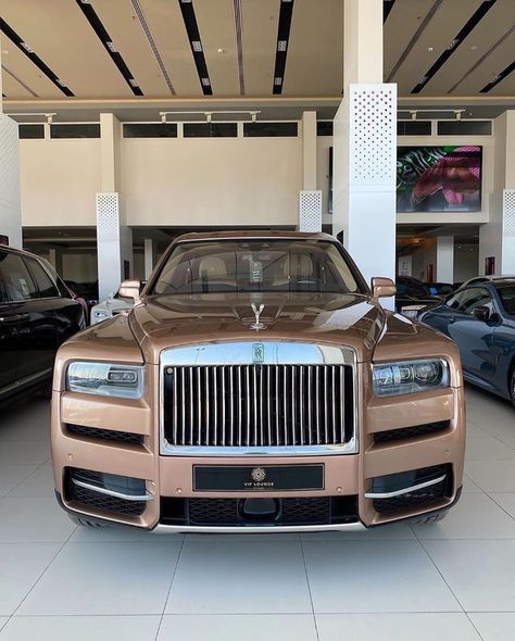 Rolls Royce Rose Royce Car, Rolls Royce Suv, Rolls Royce Ghost Black, Phantom Car, Cool Truck Accessories, Rolls Royce Motor Cars, Car Automotive, Luxury Cars Rolls Royce, Rolls Royce Cullinan