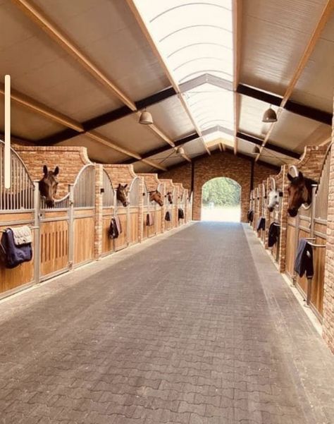 Farm Horses Stables, Farm Stable Ideas, Horse Stable House, Equestrian Stables Layout, Nice Horse Stables, Horses Stables Ideas, Pretty Horse Stables, Beautiful Stables Equestrian, Rich Horse Stables