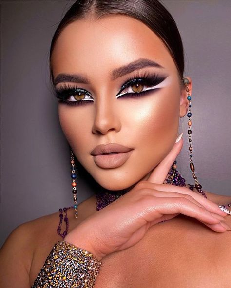 Blue Eyeshadow Makeup, Exotic Makeup, Maquillage Yeux Cut Crease, Makeup Cantik, Drag Make-up, Classy Makeup, Dance Makeup, Bright Makeup, Cool Makeup Looks