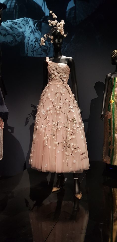 Dior 60s Dress, Dior Couture Gowns Vintage, Christian Dior Flower Dress, Dior Gown Vintage, Christian Dior Dress Vintage, Dior Flower Dress, Dior Dress Aesthetic, Vintage Dior Aesthetic, Dior Pink Dress