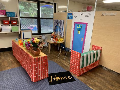 My Home And Family Dramatic Play, Preschool Kitchen Center, Home Corner Ideas Early Years, Dramatic Play Centers Preschool, Preschool Classroom Setup, Dramatic Play Themes, Dramatic Play Center, Nursery Classroom, Role Play Areas