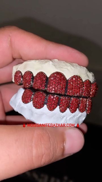 Vampire Grillz, Mouth Grills, Goth Costume, Silver Grillz, Diamond Grillz, Y2k Outfits Men, Grillz Teeth, Jr Prom, Rapper Jewelry