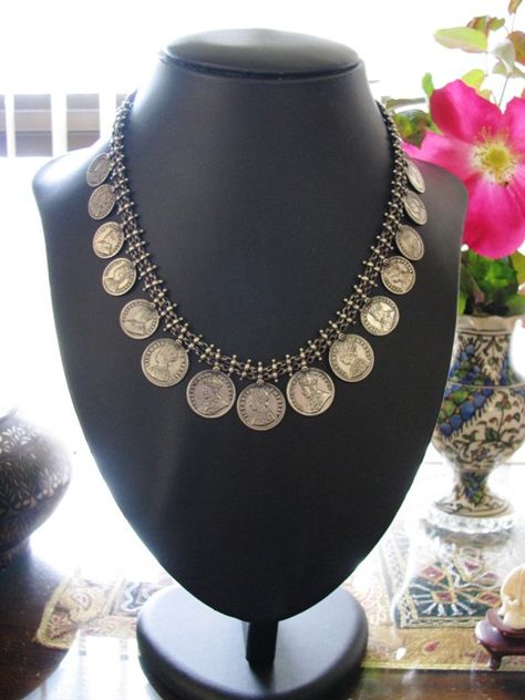 Collar Hippie, Silver Jewelry Accessories, Silver Coin Necklace, Antique Gold Jewelry Indian, Marcasite Jewelry, Junk Jewelry, Antique Silver Jewelry, Fancy Jewellery Designs, Silver Jewellery Indian