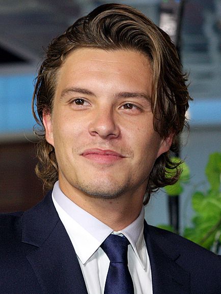 Xavier Samuel. He has such interesting dark eyes; not quite black in colour, but they can be very warm or very cold. Acting chops, definitely. Samuel Xavier, Xavier Samuel, Most Beautiful People, Book Boyfriends, Attractive People, Man Crush, Good Looking Men, Movie Scenes, Celebrity Crush