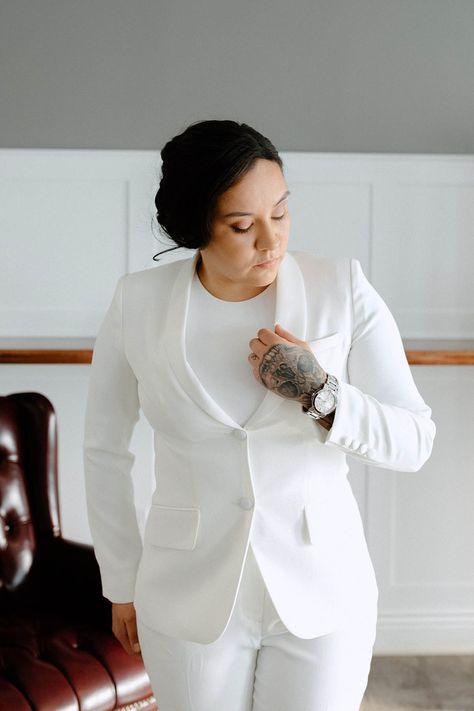 Wedding Lesbian Outfits Style, Wedding Suit For Bride, Lesbian Wedding Outfits Suits Style, Suit For Bride, Chic Wedding Theme, Lesbian Wedding Outfits, Wedding Suits For Bride, Sparkler Exit Wedding, White Wedding Suit