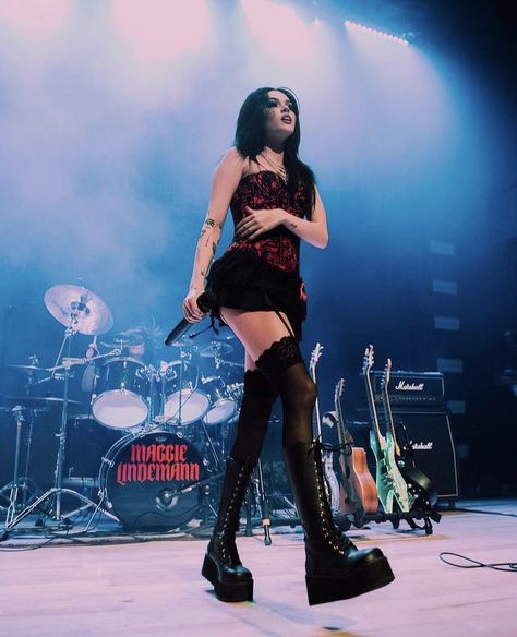 Maggie Lindemann Concert Outfits, Concert Outfit November, Maggie Lindemann Life Support Tour, Maggie Lindemann Outfits Casual, Maggie Lindemann Outfits Goth, Maggie Lindemann Tour Outfits, Maggie Lindemann Fashion, Concert Performer Outfit Ideas, Rockstar Performance Outfit