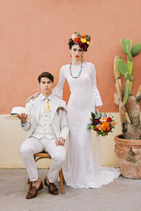 Frida Kahlo inspired wedding | Mexican wedding ideas in Italy | 100 Layer Cake Wedding Ideas Mexican, Frida Kahlo Wedding, Boda Mexicana, Mexican Decor, Mexican Wedding, Marriage Ceremony, Beach Weddings, Romantic Weddings, Trendy Wedding