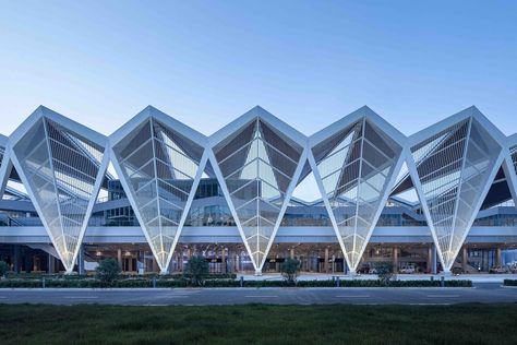 Origami Architecture, Cruise Terminal, Airport Design, Roof Architecture, Architecture Design Concept, Structure Architecture, Chinese Architecture, Yacht Design, Building Facade