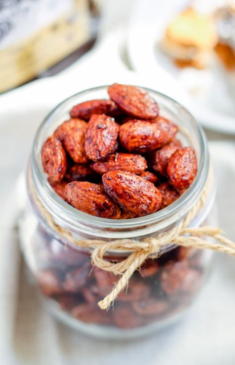 Roasted Almonds Recipe, Cinnamon Roasted Almonds, Honey Roasted Almonds, Spiced Walnuts, Spicy Almonds, Candied Almonds, Christmas Candy Recipes, Nut Recipes, Crunchy Snack