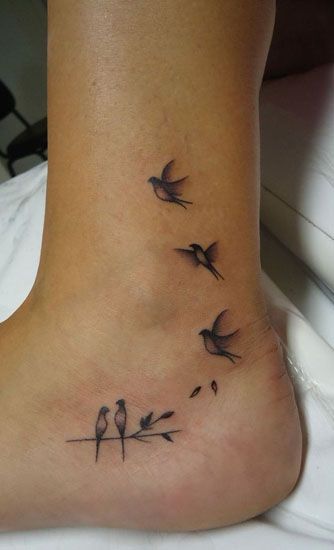 Mutterschaft Tattoos, A Small Tattoo, Tiny Bird Tattoos, Small Tattoo Placement, Vogel Tattoo, Ankle Tattoo Designs, Ankle Tattoos For Women, Foot Tattoos For Women, Inspiration Tattoos