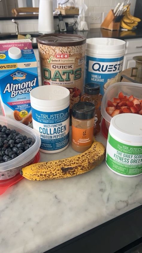 Marnie Goldberg, Workout In The Morning, Bowl Of Oatmeal, Breakfast Oatmeal, Sport Food, Protein Meal, Gym Food, Collagen Protein, Healthy Lifestyle Food