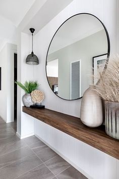 Narrow Entryway Decor, Large Round Mirror, Hallway Designs, Hall Decor, Home Entrance Decor, Entrance Decor, House Entrance, Porch Decor, Hallway Decorating