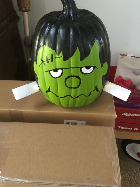 Frankenstine Pumpkin Paint, Frankinstine Pumpkin Painting, Frankenstein Pumpkin Painting, Frankenstein Pumpkin, Spooky Crafts, Creative Pumpkin Painting, Pumpkin Decorating Contest, Pumpkin Diy, Halloween Pumpkin Designs