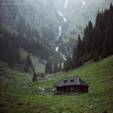 Romania Mountains, Rural Romania, Balkan Mountains, Romania Aesthetic, Landscape Reference, Mountains Aesthetic, Cabin In The Mountains, Hiking Trips, Adventure Art