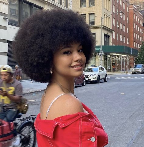 Picked Out Afro, Black Power Aesthetic, Afro Hair Girl, Beautiful Black Hair, Type 4 Hair, Afro Style, Natural Afro Hairstyles, Afro Textured Hair, Beautiful Natural Hair