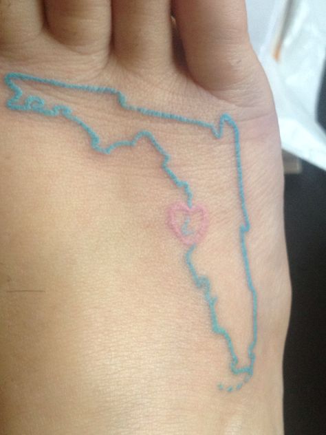 Tattoo of my home state, Florida. No matter where I am, home is where the heart is! #tattoo #florida #statepride Friend Tattoos, Florida Tattoo, State Tattoos, Florida Tattoos, Pride Tattoo, Tattoo Zeichnungen, Anna Maria Island, Best Friend Tattoos, Time Tattoos