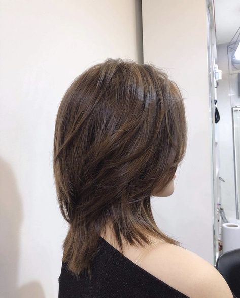 Pretty Hair Cuts, Brown Hair Looks, Layered Haircuts For Medium Hair, Asian Short Hair, Hair Inspiration Short, Shot Hair Styles, Short Hair Styles For Round Faces, Haircuts For Medium Hair, Haircuts Straight Hair