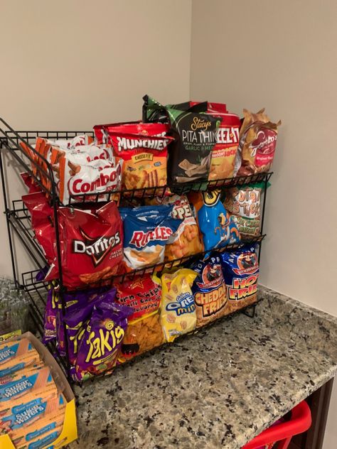 Snack Ideas Junk Food, Snack Storage Cart, Aesthetic Food Organization, Snack Bar Bedroom, Organize Snacks On Counter, Snacks For Bedroom, Preppy Snack Bar, Snacks Display Ideas, Snacks To Get From The Store