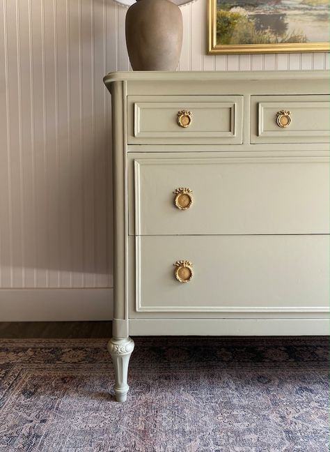 SOLD Vintage Dresser, Nursery Dresser, Entryway Console, Antique Chest of Drawers, Bedroom, Modern Farmhouse, Hepplewhite - Etsy UK Cream Dresser With Gold Hardware, Diy Scalloped Dresser, Vintage Green Dresser, Nursery Dresser Paint Ideas, Painted Dresser Bedroom, Cream Painted Dresser, Dresser Decor Farmhouse, Bedroom With Chest Of Drawers, Pretty Dressers