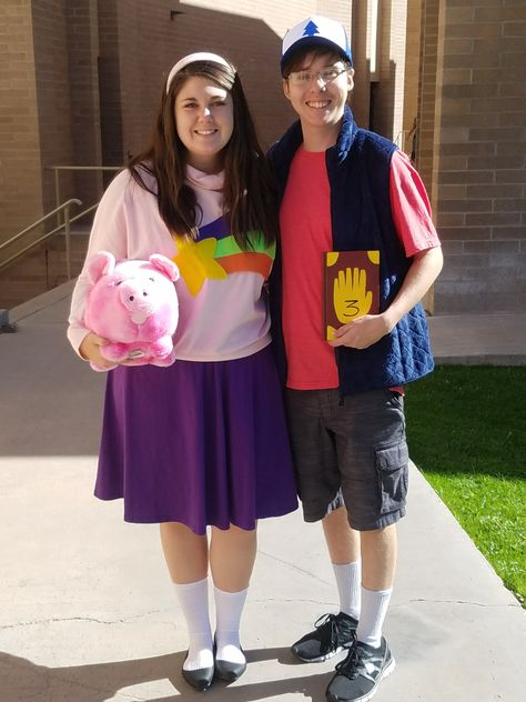 Gravity Falls: Mabel and Dipper Pines Gravity Falls Mabel And Dipper, Mabel And Dipper Pines, Gravity Falls Costumes, Mabel And Dipper, Gravity Falls Mabel, Gravity Falls Dipper, Gravity Fall, Dipper Pines, Artist Style