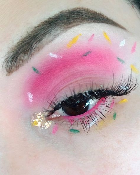 Sprinkle Makeup Look, Candy Themed Makeup Looks, Candycore Makeup, Candyland Makeup Ideas, Candy Themed Makeup, Pinkie Pie Makeup, Candy Land Makeup, Candy Makeup Ideas, Sprinkle Makeup