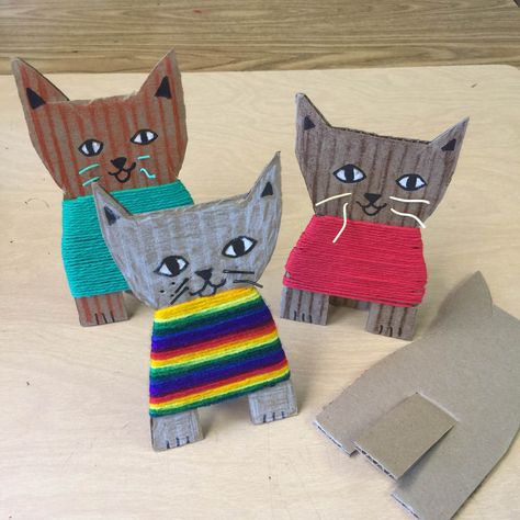 Cardboard Kittens. Students that may not be ready for weaving can have fun wrapping yarn to make a sweater for their kitty. #cardboard Big Art Project Ideas, Kitten Art, Cardboard Art, Kindergarten Art, Craft Projects For Kids, Cat Crafts, Hungry Caterpillar, Camping Art, Childrens Crafts