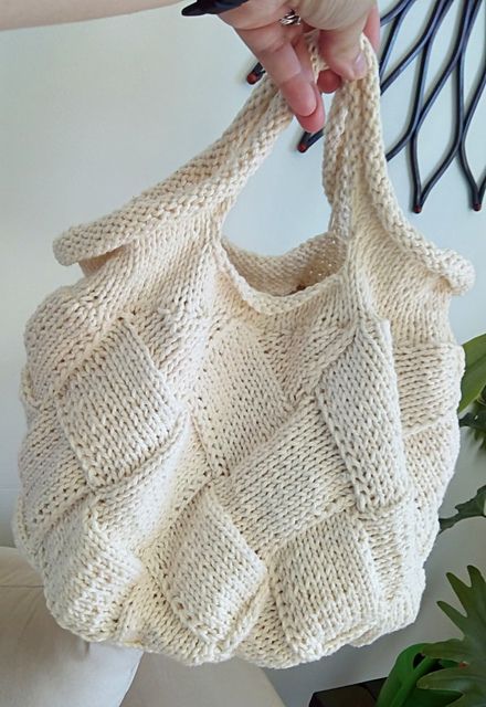 Entrelac Boho Knitting Bag pattern by Carmen Tye Boho Knitting, Diy Knitting Projects, Entrelac Knitting, Knitting Bag Pattern, Arte Aesthetic, Dishcloth Knitting Patterns, Knitting Tote Bag, Knitting Bag, Baby Blanket Knitting Pattern