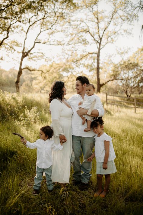 Family Of Five Pictures, Family Of Five Photoshoot, Gender Reveal Photography, Family Picture Poses, Family Poses, Family Of Five, Family Of 5, Family Of Three, Family Of 4