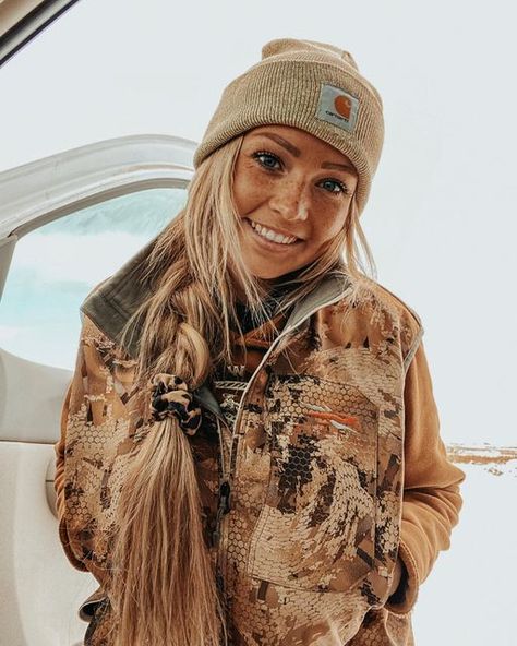 Hunting Hairstyles, Womens Hunting Clothes, Womens Hunting Gear, Girls Who Hunt, Duck Hunting Outfit, Rp Girl, Casual Country Outfits, Duck Hunt, Hunting Girls