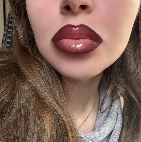 Hot Chocolate Makeup Look, Red And Brown Lip Combo, Plum Lip Combo, Lip Inspo Make Up, Brown And Red Lip Combo, Brown Red Lip Combo, Red Lip Combo For Brown Skin, Fall Makeup Aesthetic, Girly Makeup Aesthetic