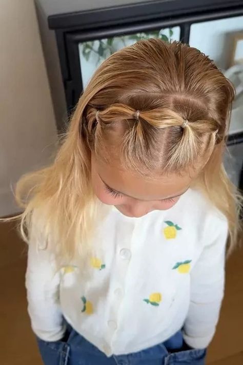 A cute picture day hairstyle idea for school or family photos! This easy bubble braid hairstyle is a perfect half up half down hairstyle. Tap to shop the hair products and tools I used! Picture Day Kids Hairstyles, Toddler Hair Family Pictures, Hairstyle For Kids With Short Hair, Picture Day Hairstyles Toddler, Hairstyles For Picture Day Kids, Pre K Picture Day Hairstyles, Half Up Toddler Hairstyles, Toddler Fall Hairstyles, Toddler Hair For Pictures