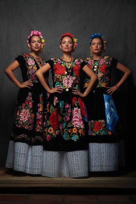 Mexican Traditional Clothing, Traditional Mexican Dress, Mexican Textiles, Mexican Fashion, Mexican Heritage, Mexico Culture, Mexican Outfit, Mexican Dress, Mexican Women