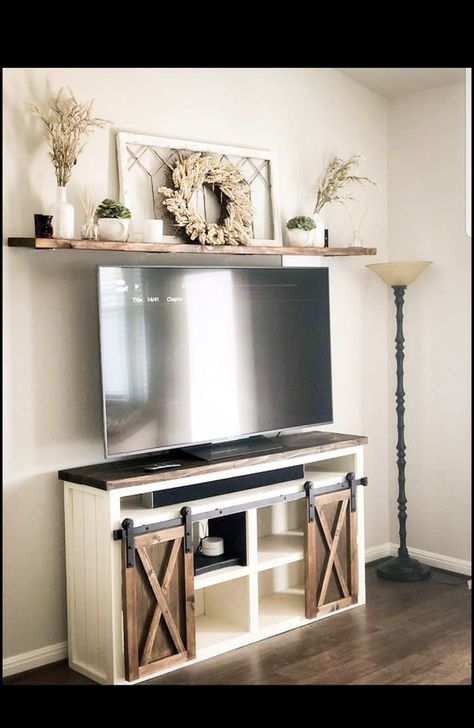 Above Tv Decor, Decor Above Tv, Tv Wall Decor Living Room, Tv Room Decor, Tv Wall Ideas, Tv Decor, Family Room Decorating, Farmhouse Decor Living Room, Living Room Tv Wall