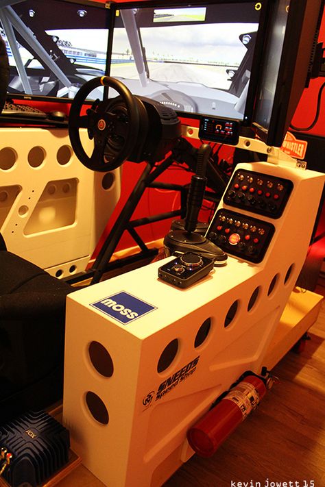 Simulator Setup, Racing Cockpit, Racing Chair, Screen Test, Tech Diy, American Truck Simulator, Racing Simulator, Video Game Rooms, Gaming Station