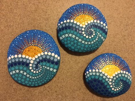 Mandela Rock Painting, Mandala Painted Rocks, Diy Rock Art, Mandala Rock Art, Stones Art, Stone Art Painting, Painted Rocks Craft, Painted Rocks Diy, Rock Painting Patterns