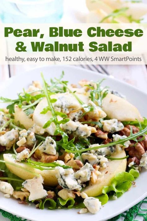 This simple salad of mixed greens, sliced pears, crumbled blue cheese and toasted walnuts is an all-time favorite! #pearbluecheesewalnutsalad #salad Pear Blue Cheese Salad, Pear And Blue Cheese Salad, Pear Blue Cheese, Mesclun Salad, Cheese Salad Recipes, Light Lunches, Blue Cheese Salad, Yummy Salads, Sliced Pears