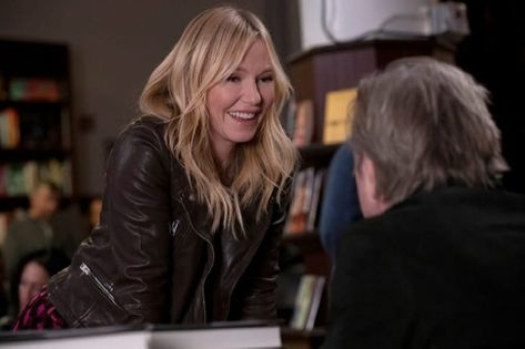 Video Killed The Radio Star, Amanda Rollins, Amanda Jones, Famous In Love, Cop Show, Promotional Photos, Radio Personality, Special Victims Unit, American Princess