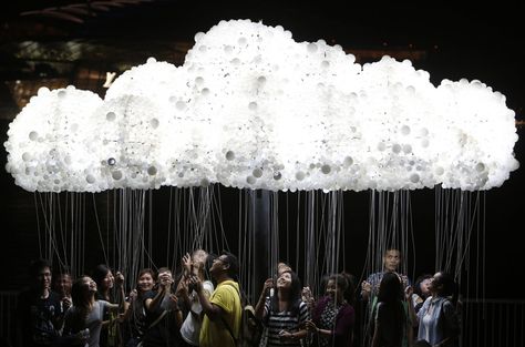 A crowd enjoys the light installation "CLOUD" in Marina Bay, Singapore. Canadian artists Wayne Garrett and Caitlind Brown used 6,000 light bulbs for the piece. Interactive Art Installation, Light Art Installation, Interactive Installation, Shot Photo, Interactive Art, What Do You Mean, Wow Art, Art Installation, Instagram Worthy