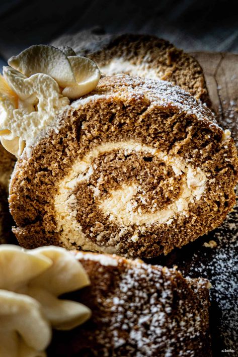 Coffee Swiss Roll, Coffee And Walnut Cupcakes, Baileys Irish Cream Coffee, Baileys Irish Cream Recipes, Baileys Cake, Chocolate Swiss Roll, Irish Cream Coffee, Whiskey Cream, Baileys Coffee