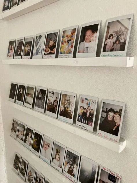 Display Polaroids, Instax Display, Repunzal Tangled, Polaroid Pictures Display, Poloroid Pictures Ideas, Tangled Aesthetic, Polaroid Display, Polaroid Instax, Polaroid Wall