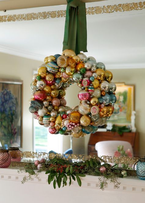 How to Make a Christmas Ornament Wreath Whimsical Christmas Wreath Diy, Christmas Bulb Wreaths, Vintage Christmas Ornament Ideas, Diy Christmas Wreath With Ornaments, Christmas Frame Wreath, Diy Modern Christmas Wreath, Ornaments Wreath Diy, Anthropologie Diy Christmas, Decorating A Wreath For Christmas