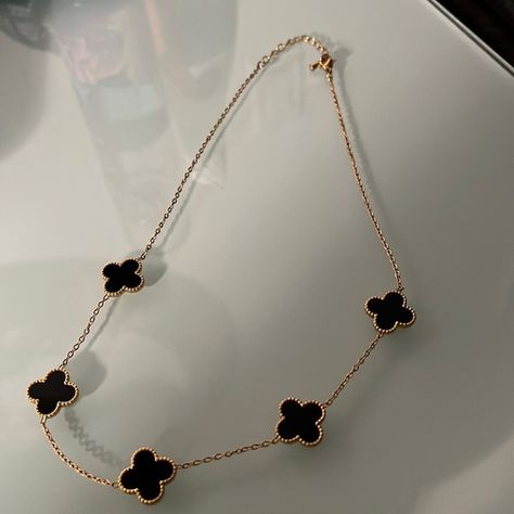 New necklace/ stainless steel / leaf clover /black Four Leaf Clover Jewelry Vintage, Black Clover Necklace, 4 Leaf Clover Necklace, Cleef Bracelet, Ig Outfits, Vintage Clover, Clover Jewelry, Lucky Jewelry, Clover Design