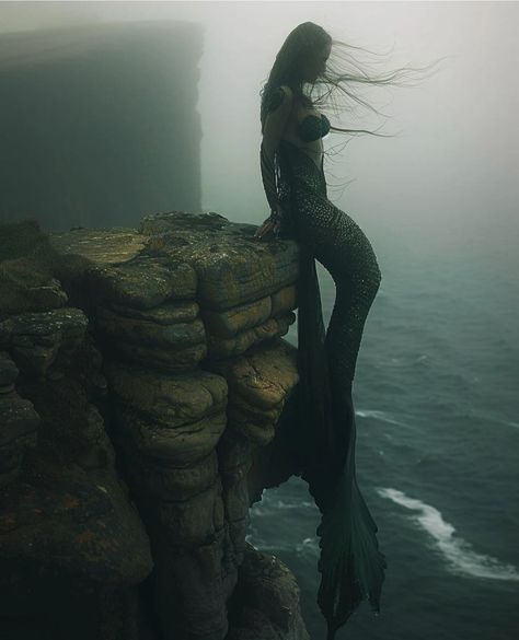 Dark Fantasy Mermaid, Mermaid Art Fantasy Dark, Dark Siren Core Outfits, Ocean Grunge Aesthetic, Mermaid Aesthetic Dark, Swamp Siren, Dark Siren, Mermaid Tail Aesthetic, Dark Mermaid Aesthetic