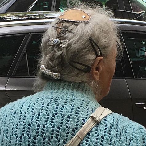 Old Lady, Old Woman, Monica Bellucci, 인물 사진, Grey Hair, Divine Feminine, Pretty Hairstyles, Hair Inspo, Hair Inspiration