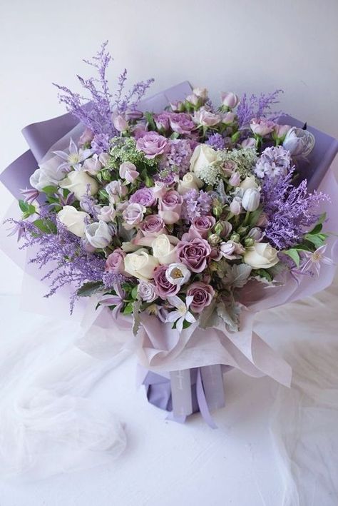 Lilac Purple Wedding, Bouquet Ideas Wedding, Deer Flowers, Purple Flower Bouquet, Wedding Bouquet Ideas, Fresh Wedding Flowers, Luxury Flower Bouquets, Purple Wedding Bouquets, Low Centerpieces