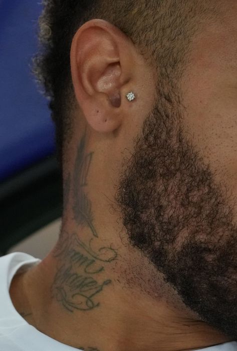 his earring is so cute 🥺 PSG – Cerezo Osaka match, 28/07/2023 🥰 #neymarjr #psg #brasil Neymar Piercing, Neymar Earrings, Men's Piercings, Neymar Jr, Neymar, Osaka, So Cute, Piercings, Chain